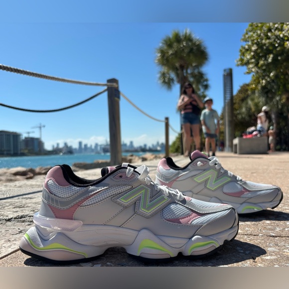New Balance 9060 💅✨ Pink Taffy Grey Matter U9060BLE Shoes 7 8 8.5 9.5 NEW - Picture 3 of 16